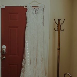 Gorgeous, Vintage Style Lace Wedding Dress